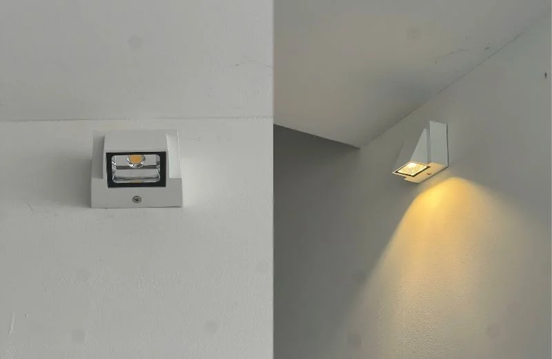 Ảnh thật Đèn Hắt Tường VNT2220T1 Trắng