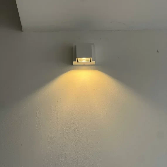 Đèn Hắt Tường VNT2220 8