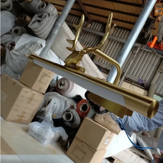 Đèn Rọi Tranh RTA193 – Đèn Chiếu Tranh Tinh Tế Cho Không Gian Sang Trọng