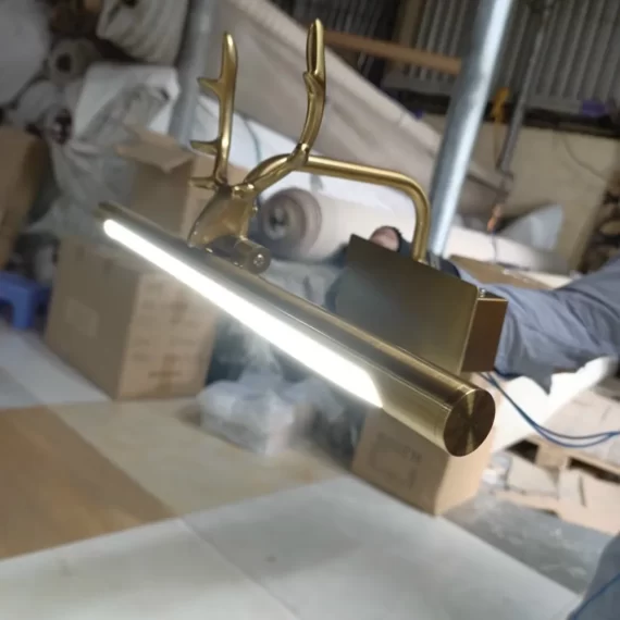 Đèn Rọi Tranh RTA193 – Đèn Chiếu Tranh Tinh Tế Cho Không Gian Sang Trọng