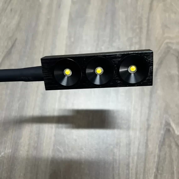 Đèn Rọi Tranh RT08-01- đèn trang trí thiết kế cổ mềm linh hoạt, ánh sáng LED 3000K dịu nhẹ, phù hợp chiếu tranh và đọc sách.