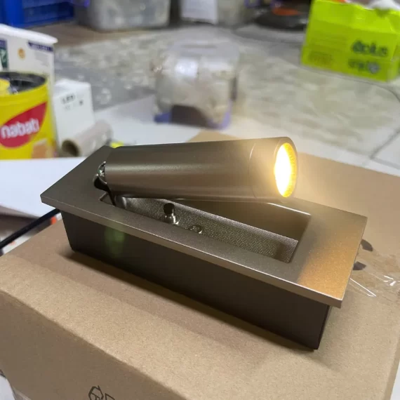 Đèn Rọi Tranh VRT24-đèn treo tường thiết kế nhỏ gọn, ánh sáng LED 3000K, phù hợp chiếu tranh và trang trí.